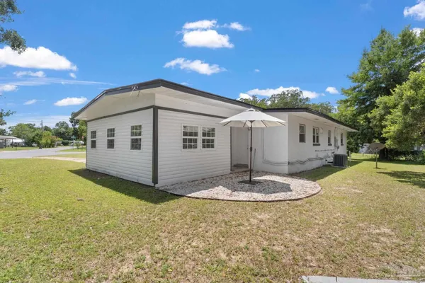 $1,600 | 8 Goodman Lane, Pensacola, FL 32506