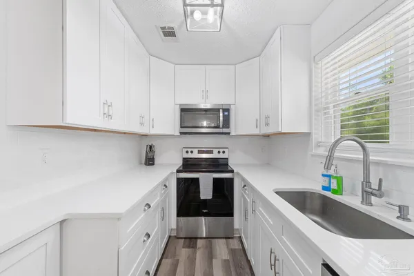 $1,600 | 8 Goodman Lane, Pensacola, FL 32506