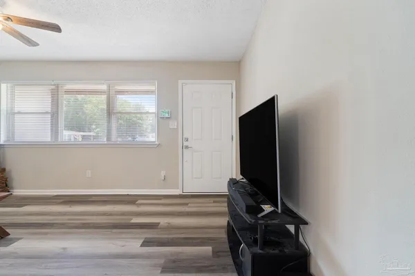 $1,600 | 8 Goodman Lane, Pensacola, FL 32506
