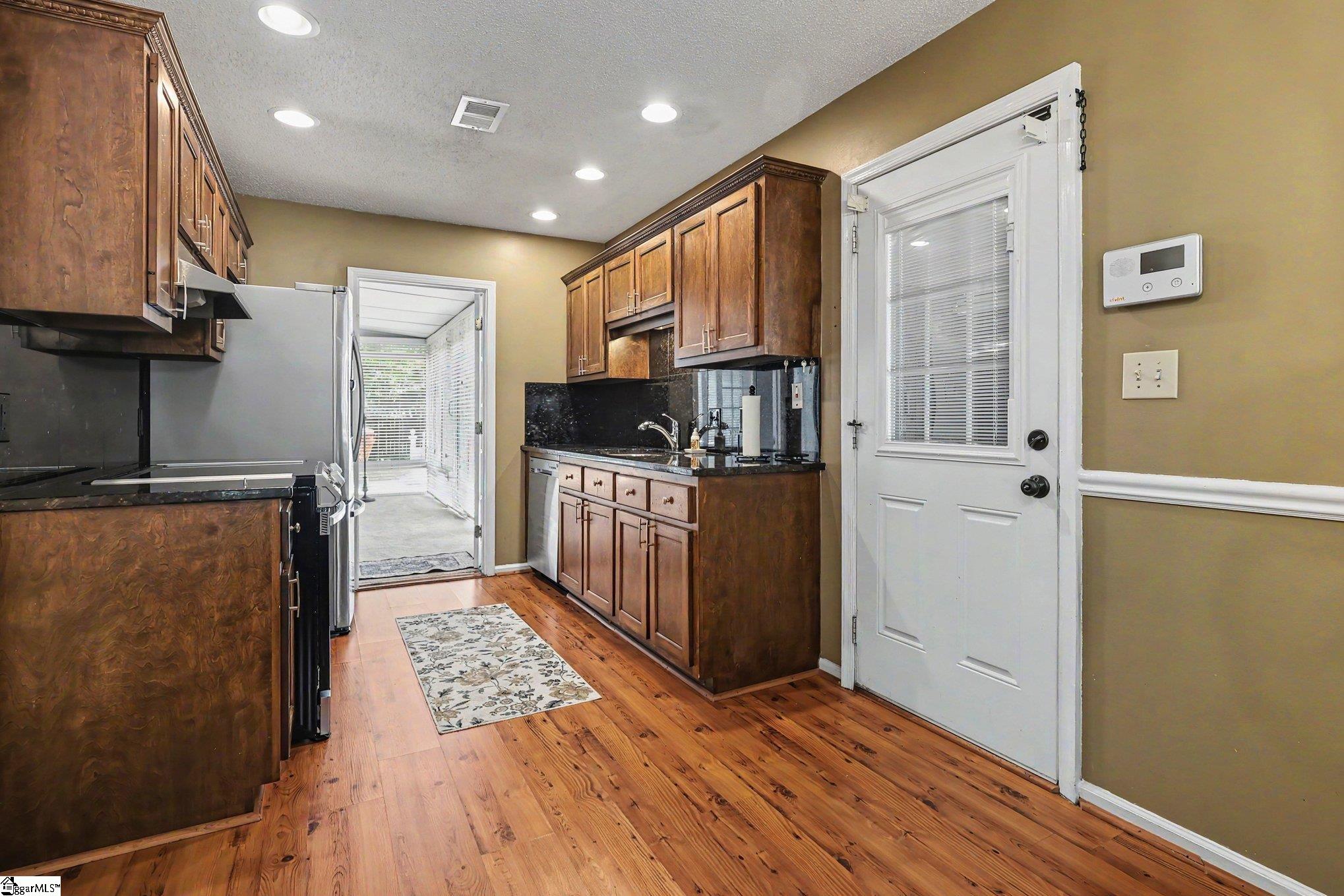 103 Walker Way Simpsonville, SC 29681 - Photo 4 of 36