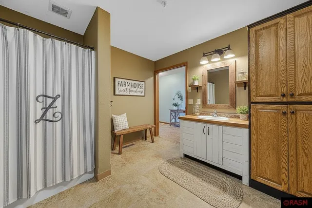 $569,900 | 2203 Rolling Green Lane, North Mankato, MN 56003