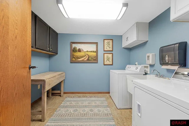 $569,900 | 2203 Rolling Green Lane, North Mankato, MN 56003