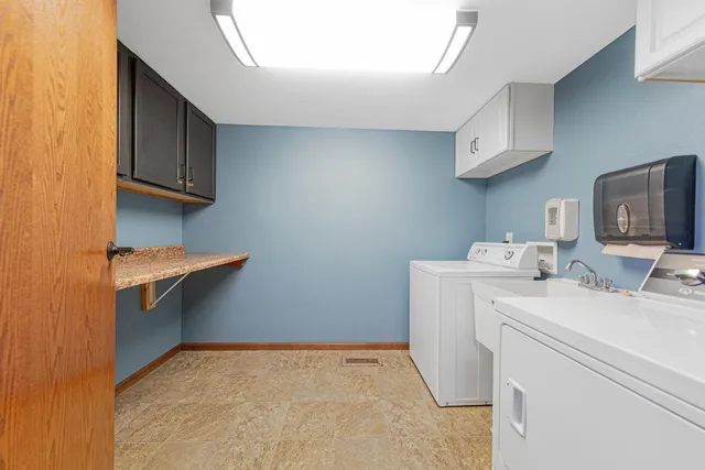 $569,900 | 2203 Rolling Green Lane, North Mankato, MN 56003