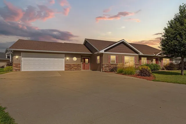 $569,900 | 2203 Rolling Green Lane, North Mankato, MN 56003