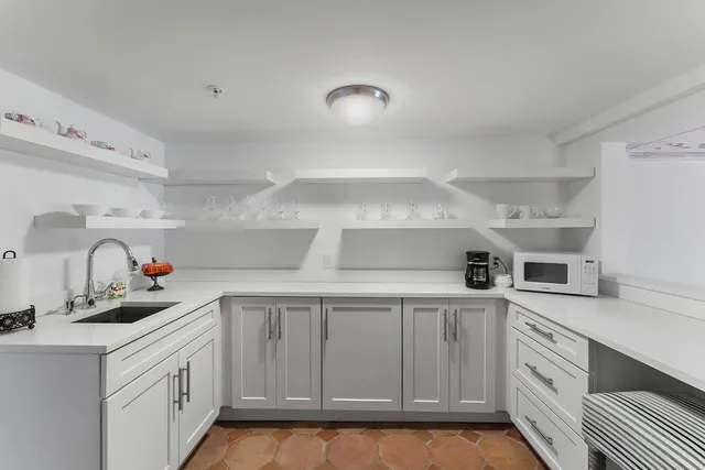 $5,200 | 235 Sunrise Avenue, Unit 1109, Palm Beach, FL 33480