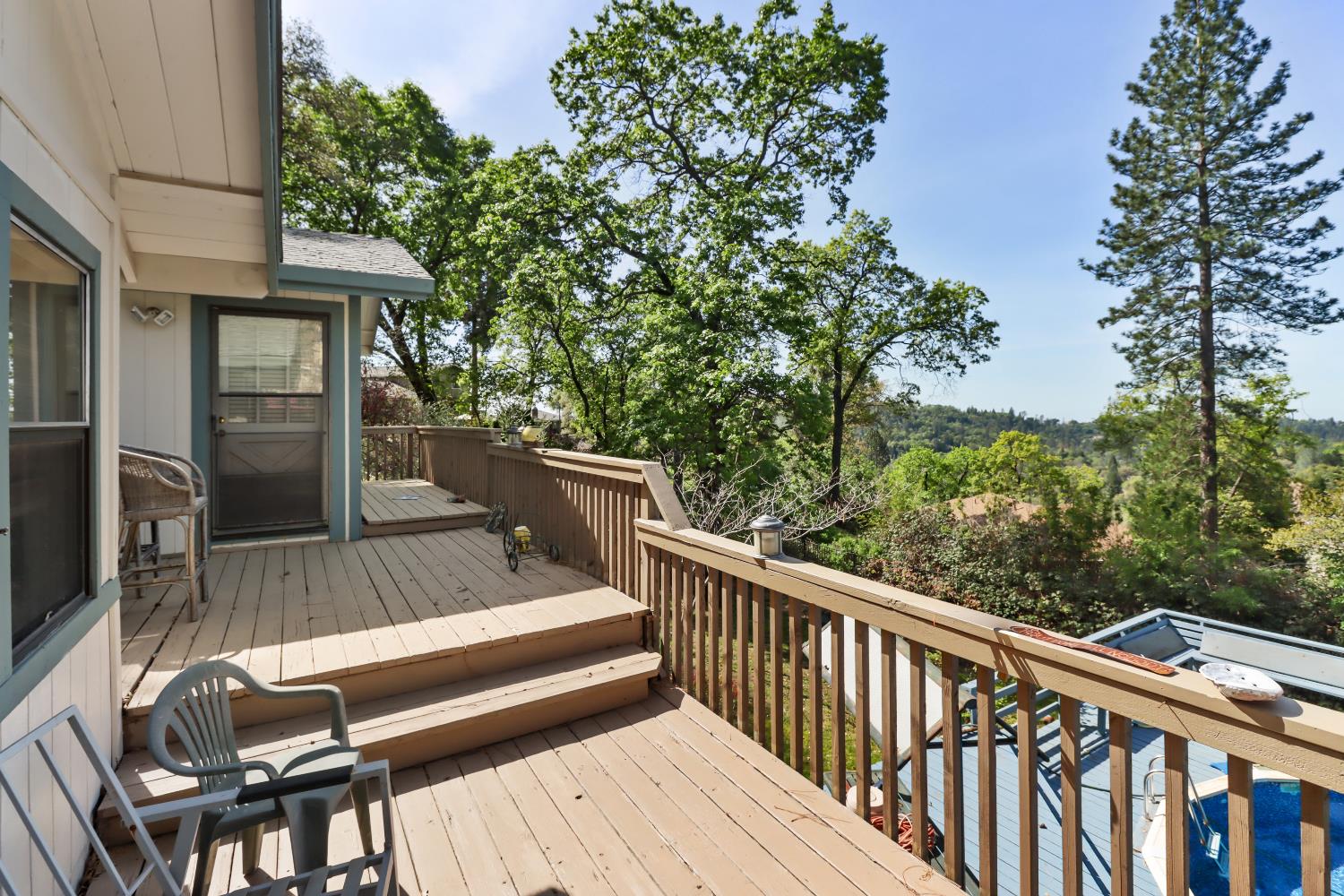 1635 Country Club Drive Placerville, CA 95667 - Photo 33 of 58 a view of balcony with wooden floor and fence