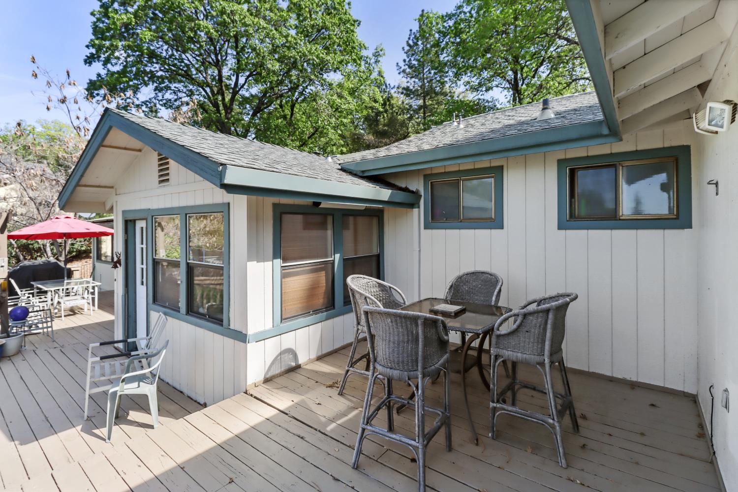 1635 Country Club Drive Placerville, CA 95667 - Photo 43 of 58 a patio with table and chairs