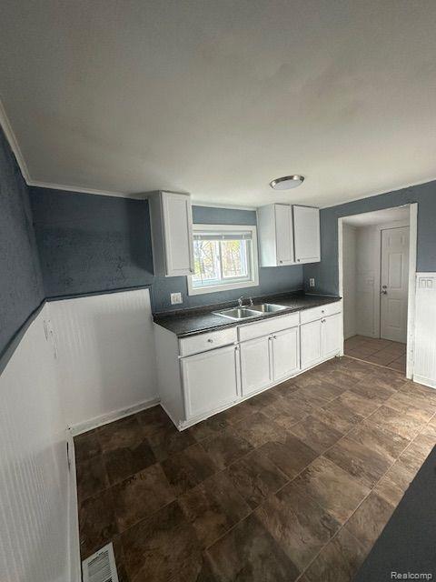 685 Kinney Road Pontiac, MI 48340 - Photo 22 of 33