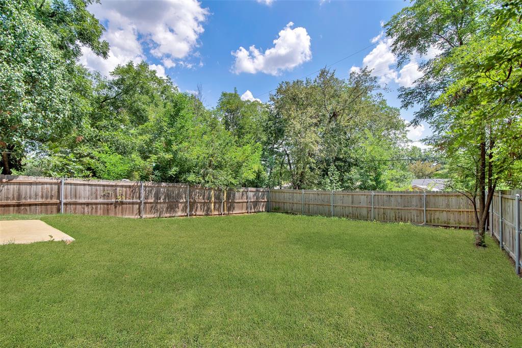 622 East Heron Street Denison, TX 75021 - Photo 19 of 20 View of fenced backyard
