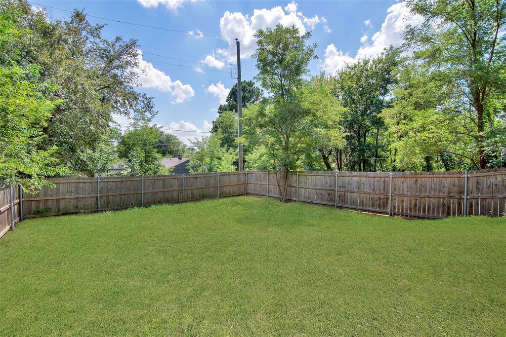 622 East Heron Street Denison, TX 75021 - Photo 20 of 20 View of fenced backyard