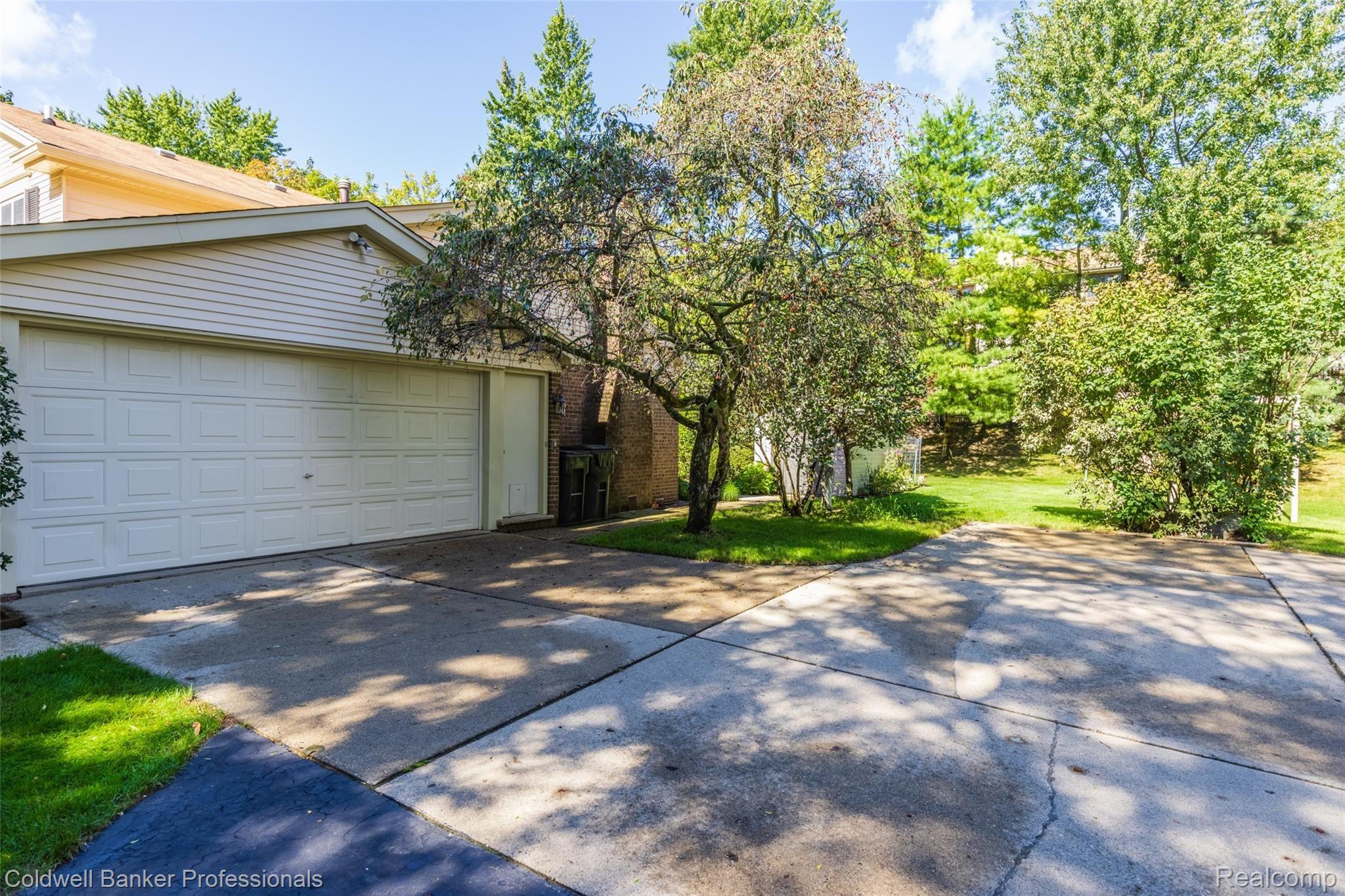 2840 Rhineberry Road Rochester, MI 48309 - Photo 33 of 42 2840 Rhineberry-33.jpg