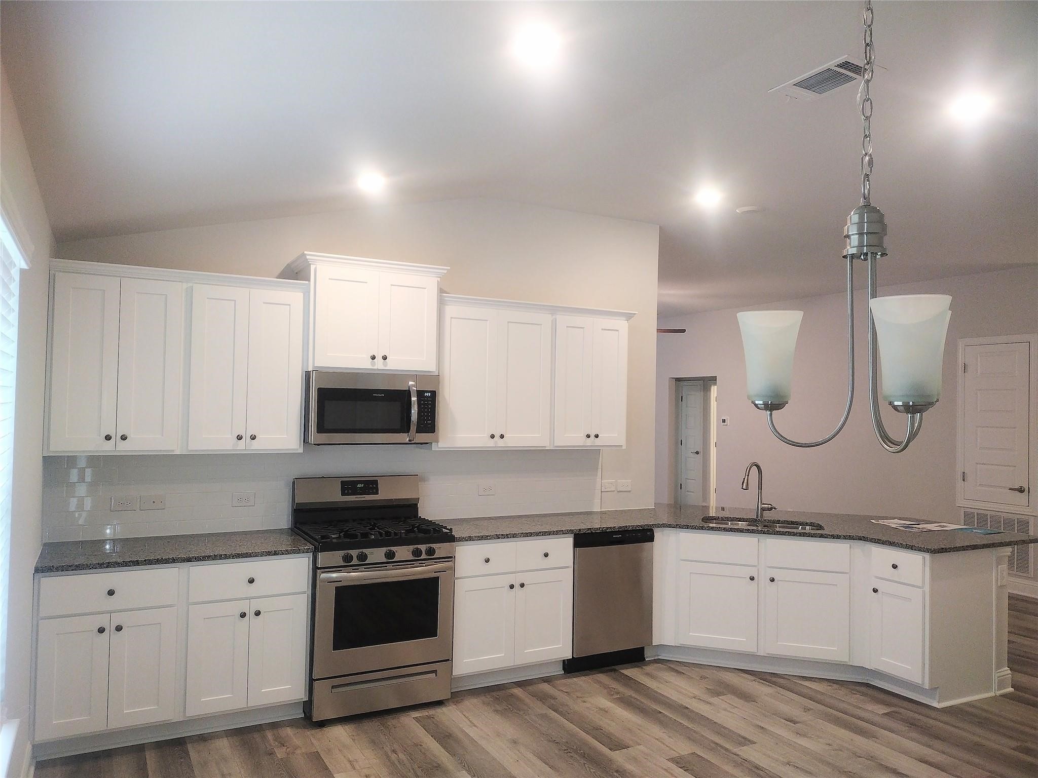 10142 Whitney Reach Drive Rosharon, TX 77583 - Photo 2 of 6