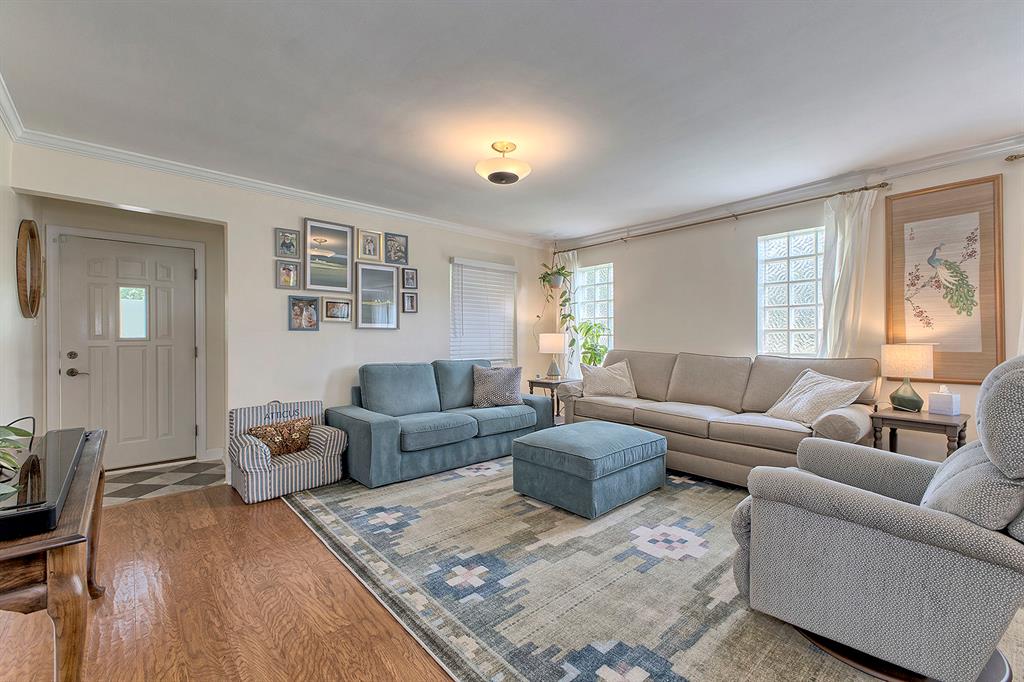 298 Hawthorne Road Pittsburgh, PA 15209 - Photo 3 of 35 Gallery Image 3