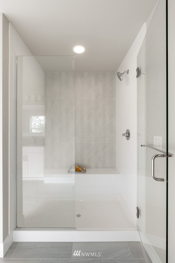 19037 85th ( 4) Avenue Bothell, WA 98011 - Photo 18 of 30 a bathroom with a bathtub