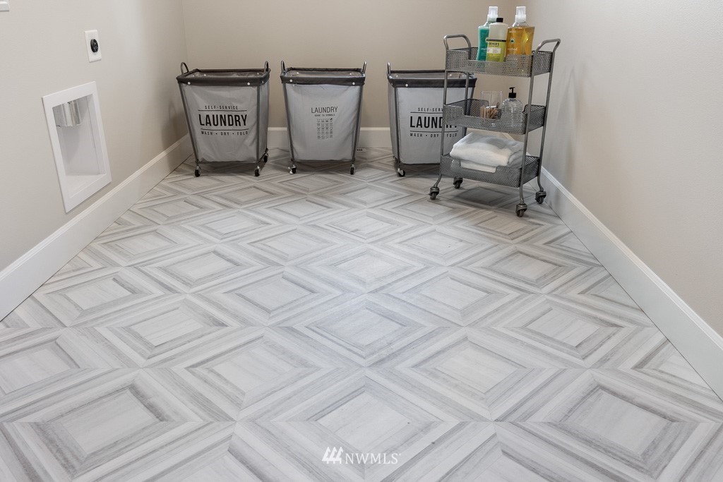 19037 85th ( 4) Avenue Bothell, WA 98011 - Photo 26 of 30 a view of a room with lounge chair