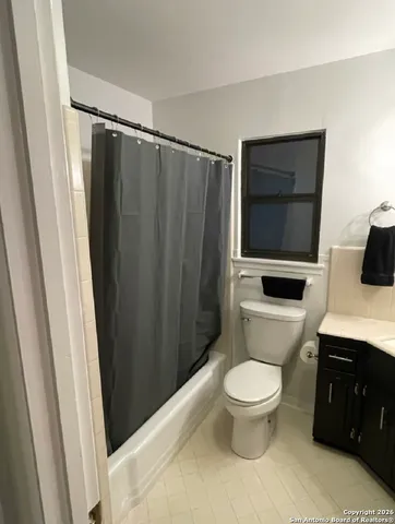 an empty room with closet and a ceiling fan