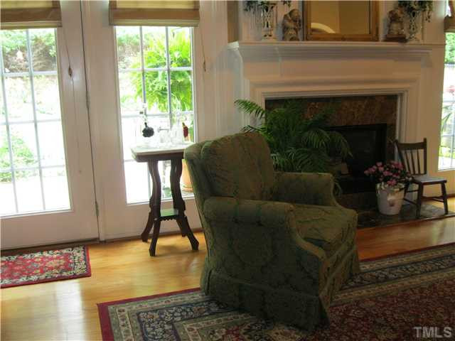3914 Center Creek Circle Raleigh, NC 27612 - Photo 15 of 25 Living Room