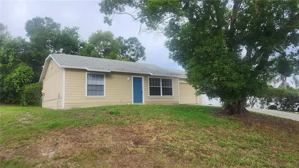 a view of a house with a yard