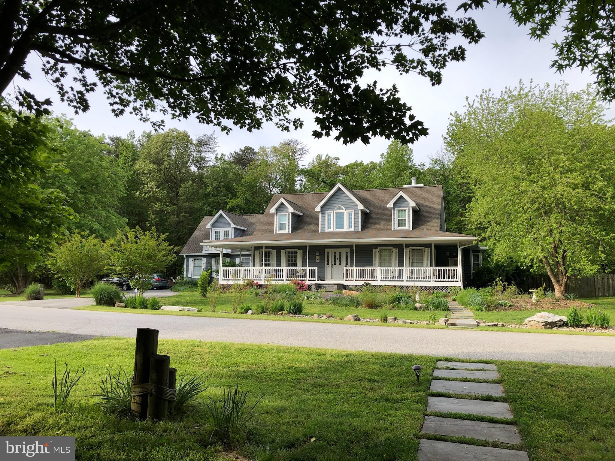 Charming curb appeal with path to the dock