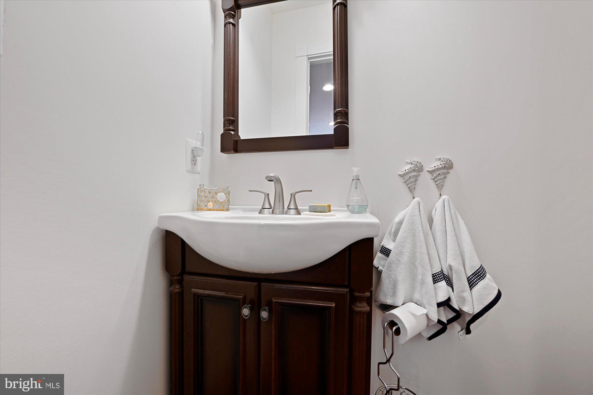 1631 Concordia Drive Pasadena, MD 21122 - Photo 36 of 53 Powder room in guest suite