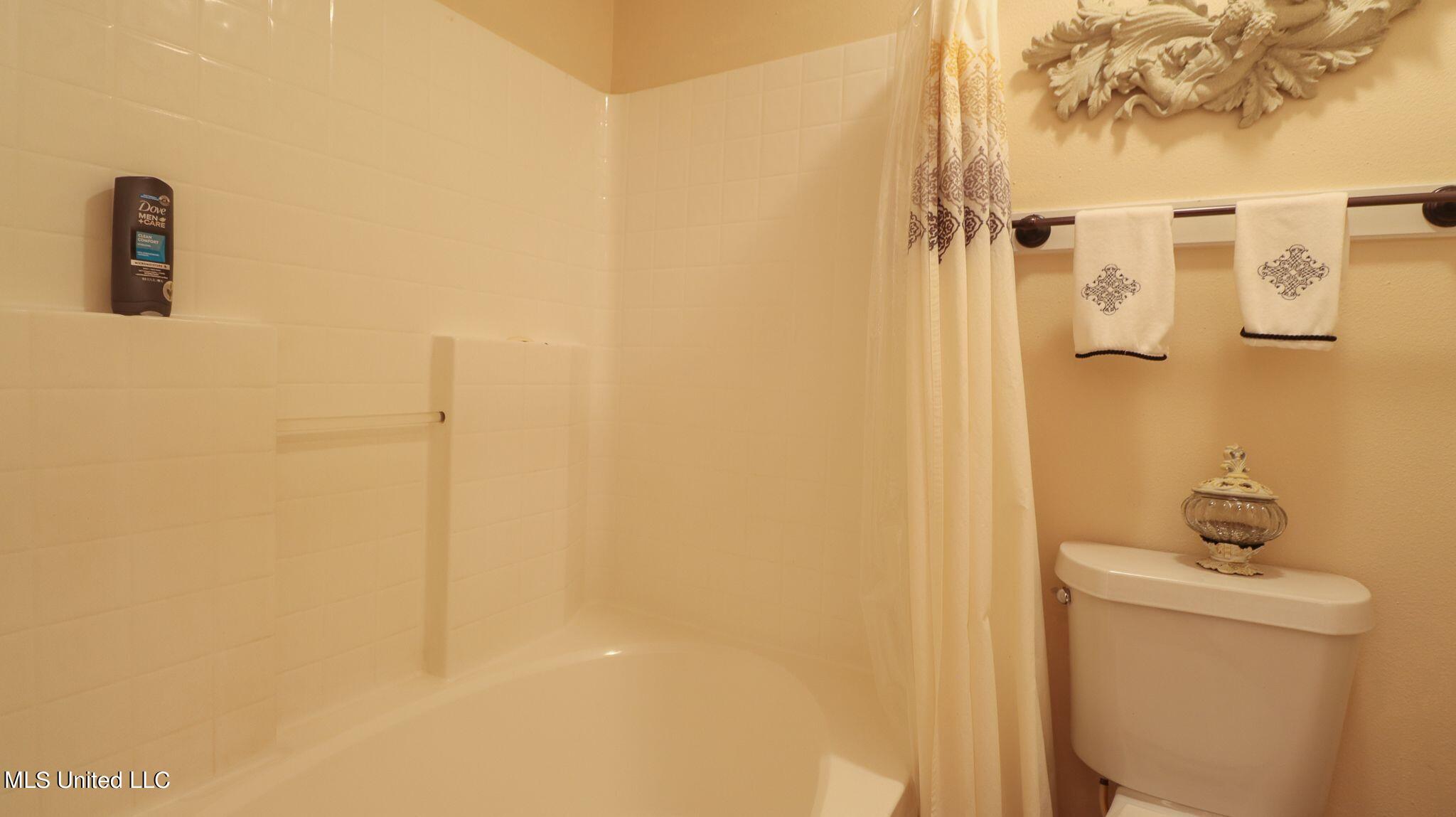 385 Nelson Road Biloxi, MS 39531 - Photo 12 of 17 nelson bathroom 2