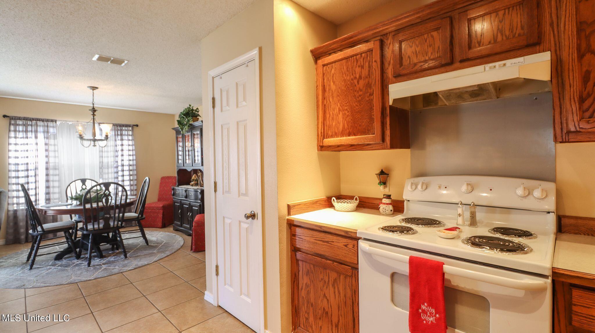 nelson kitchen to dining