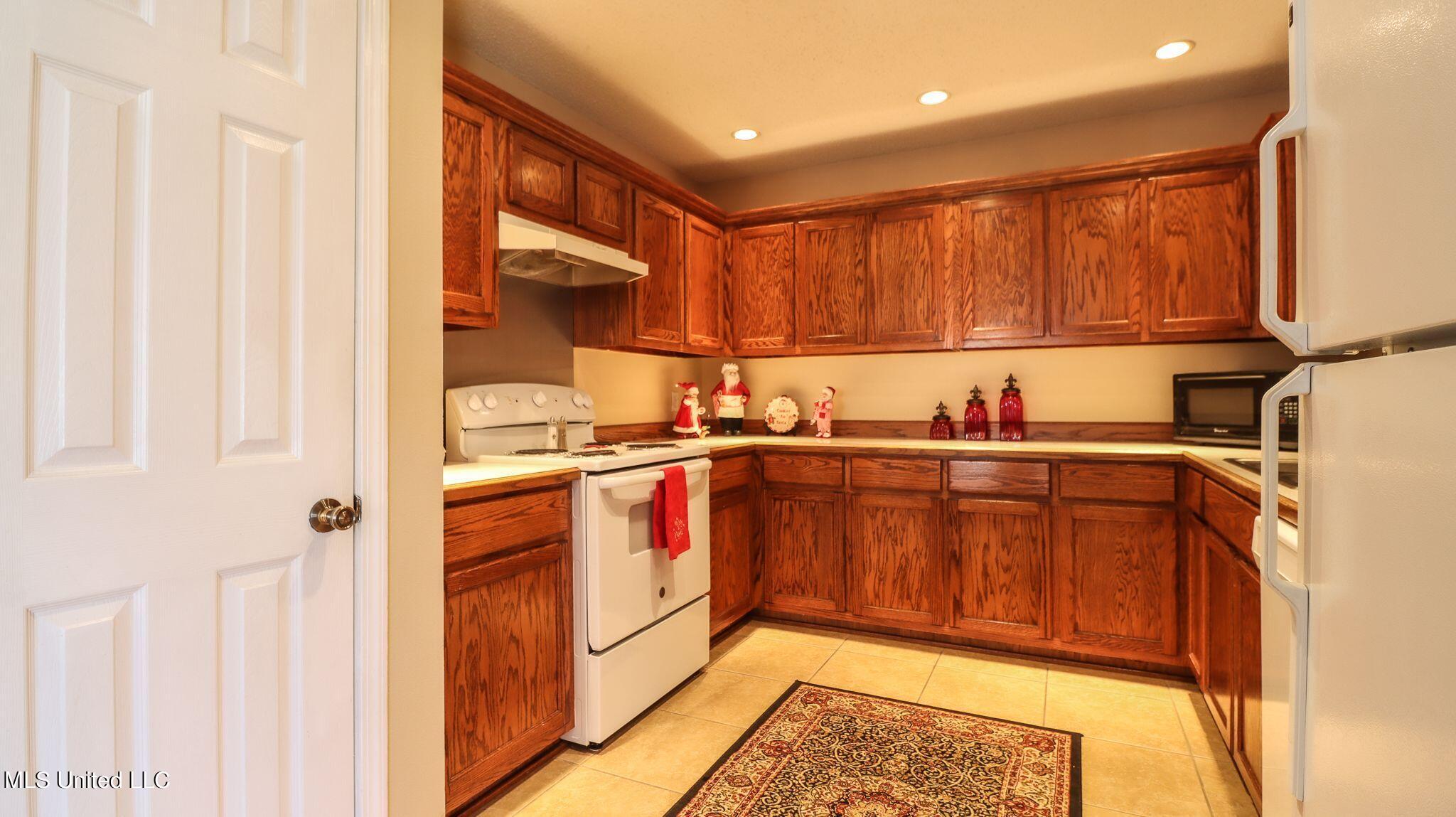 385 Nelson Road Biloxi, MS 39531 - Photo 8 of 17 nelson kitchen