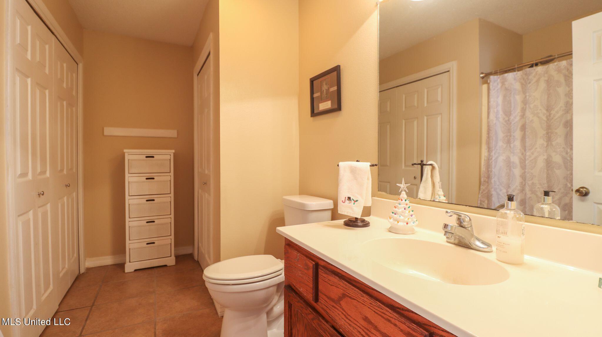 385 Nelson Road Biloxi, MS 39531 - Photo 9 of 17 nelson bathroom
