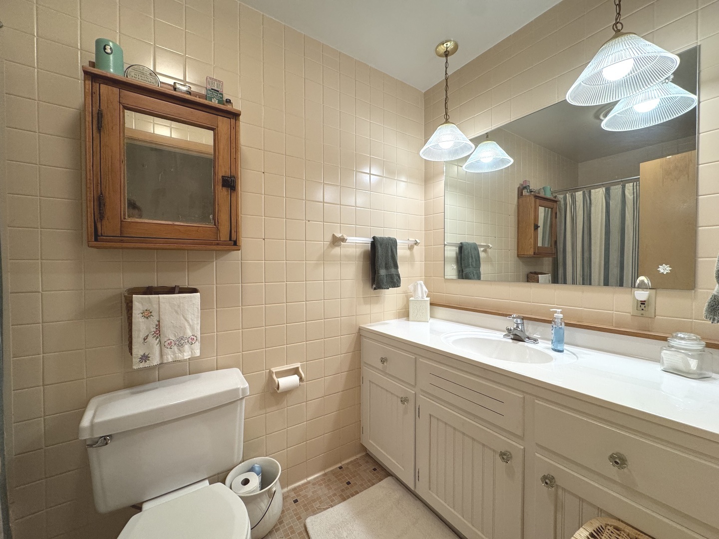 1442 West Budd Boulevard Kankakee, IL 60901 - Photo 15 of 27 a bathroom with a toilet a sink and mirror