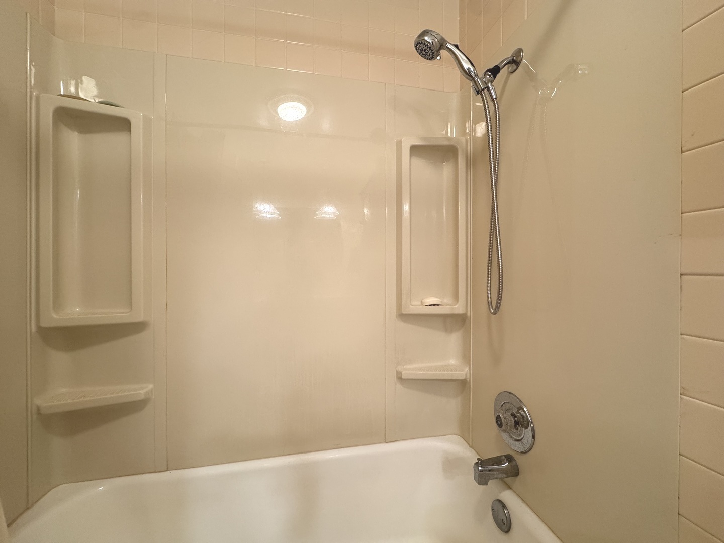 1442 West Budd Boulevard Kankakee, IL 60901 - Photo 16 of 27 a bathroom with a shower
