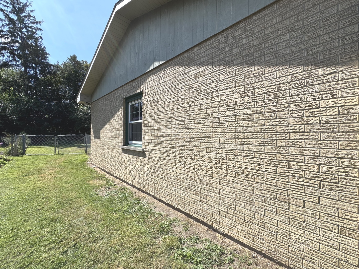 1442 West Budd Boulevard Kankakee, IL 60901 - Photo 18 of 27 a bathroom with a shower