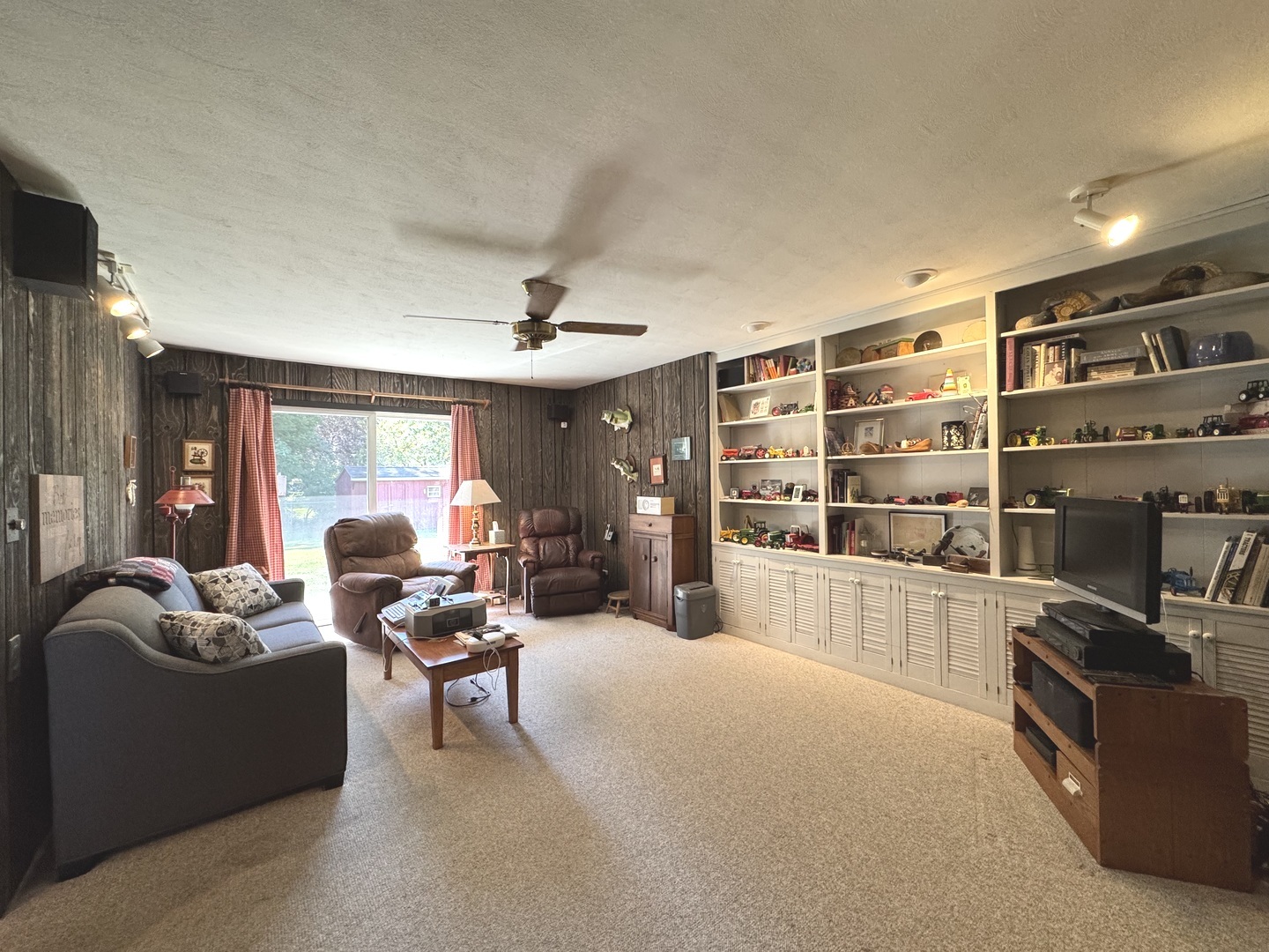 1442 West Budd Boulevard Kankakee, IL 60901 - Photo 9 of 27 a living room with furniture a rug and a large window