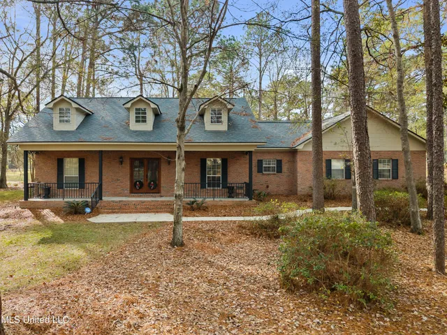 $725,000 | 87 Fair Lake Drive, Hattiesburg, MS 39402
