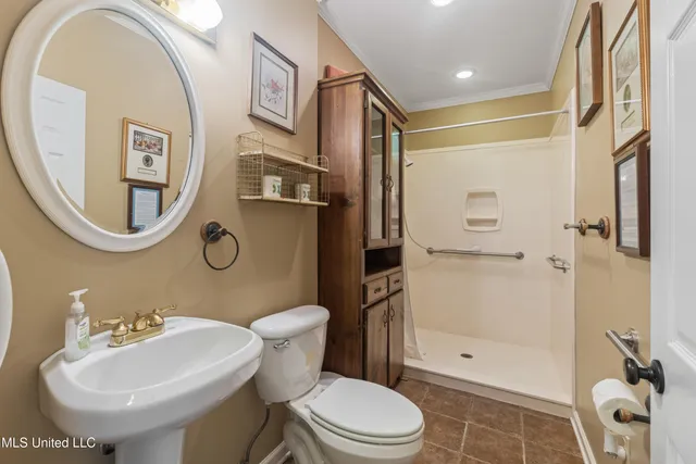 $725,000 | 87 Fair Lake Drive, Hattiesburg, MS 39402