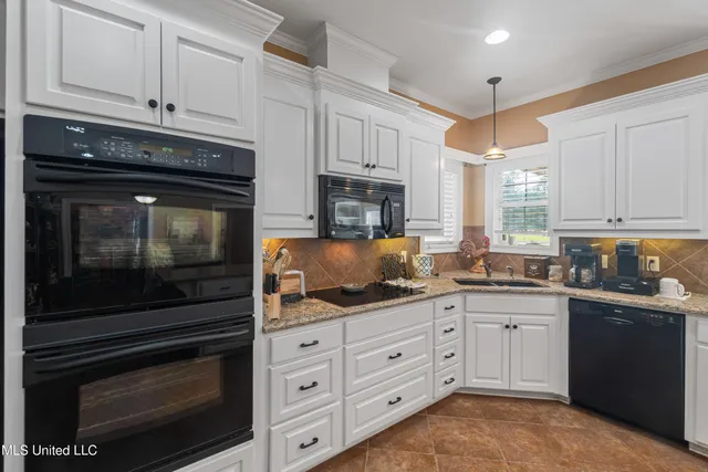 $725,000 | 87 Fair Lake Drive, Hattiesburg, MS 39402