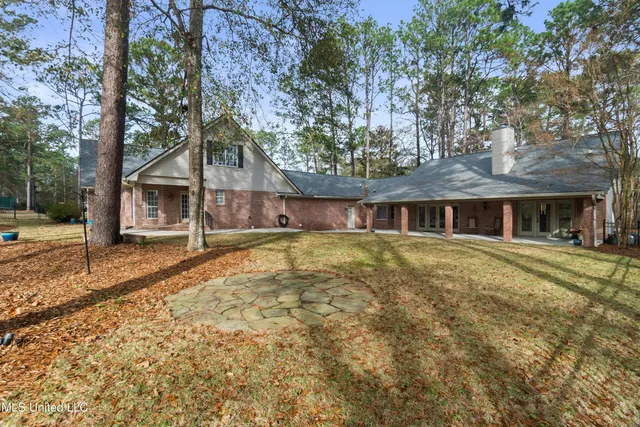 $725,000 | 87 Fair Lake Drive, Hattiesburg, MS 39402