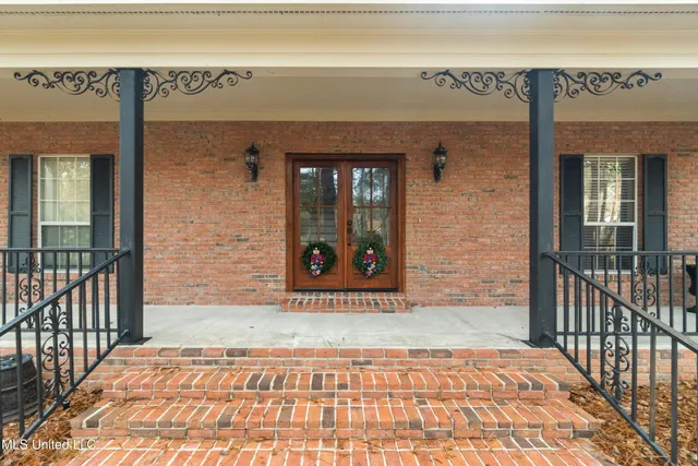 $725,000 | 87 Fair Lake Drive, Hattiesburg, MS 39402