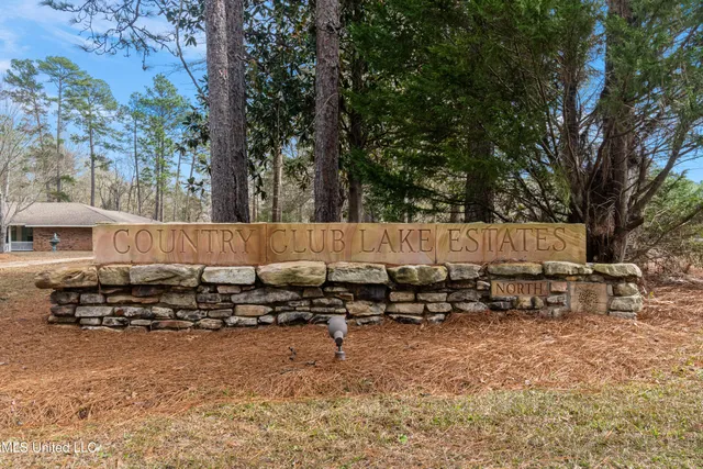 $725,000 | 87 Fair Lake Drive, Hattiesburg, MS 39402