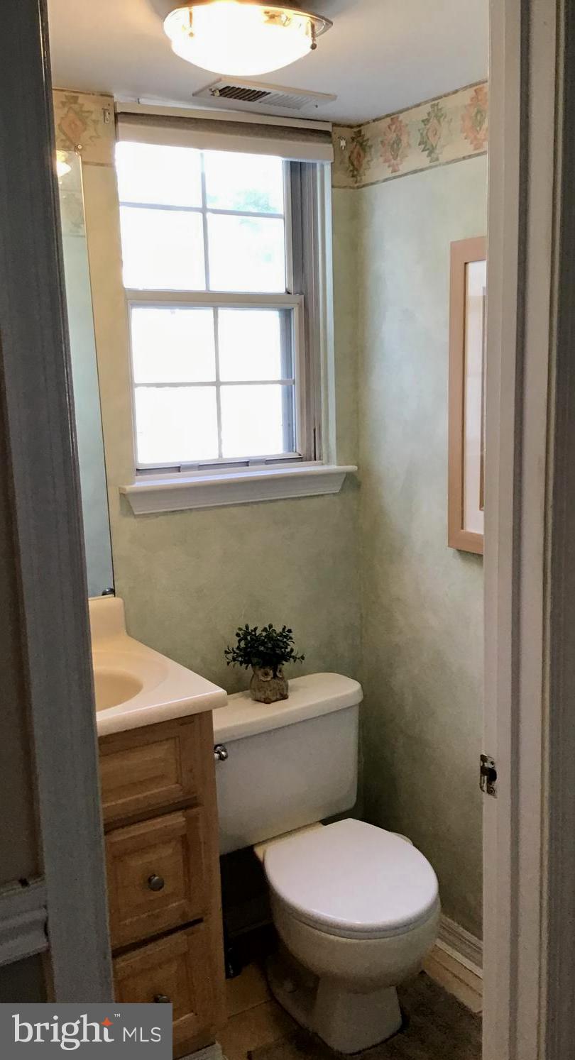 5 Vail Road Sicklerville, NJ 08081 - Photo 13 of 33 1st Floor Powder Room