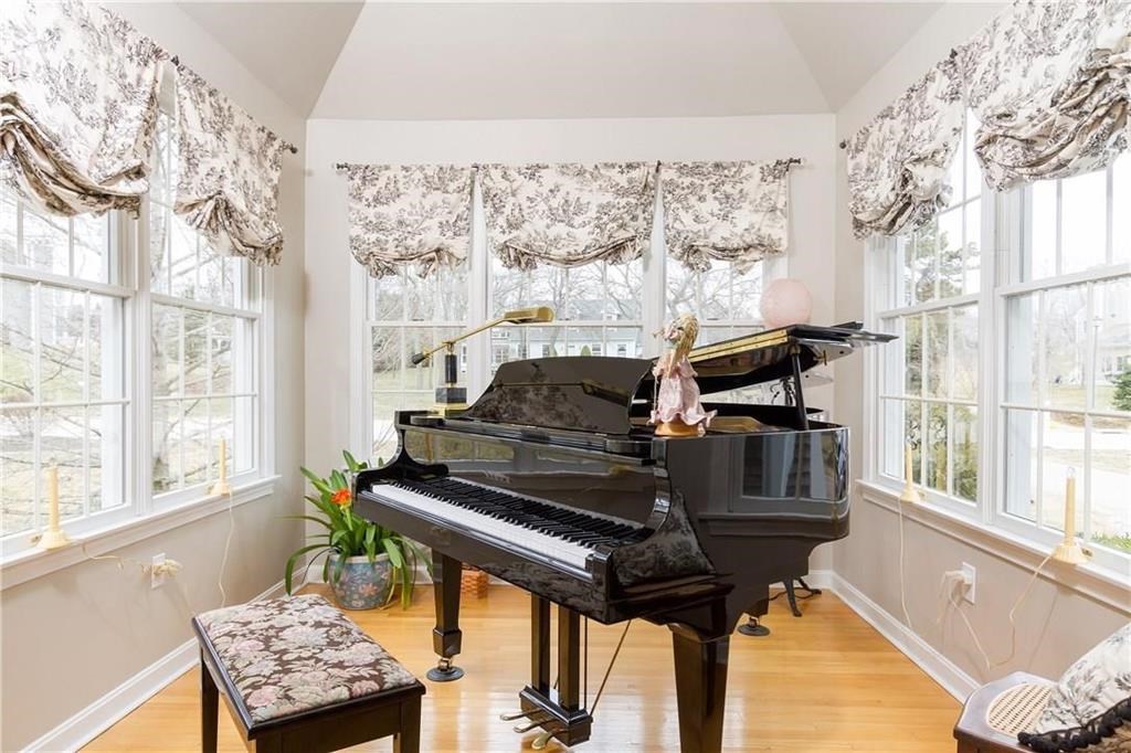 17 Wicklow Road Westerly, RI 02891 - Photo 13 of 28