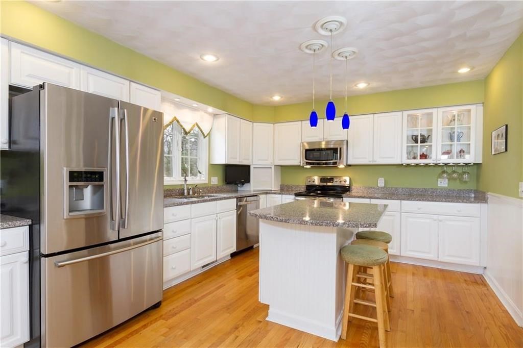 17 Wicklow Road Westerly, RI 02891 - Photo 3 of 28