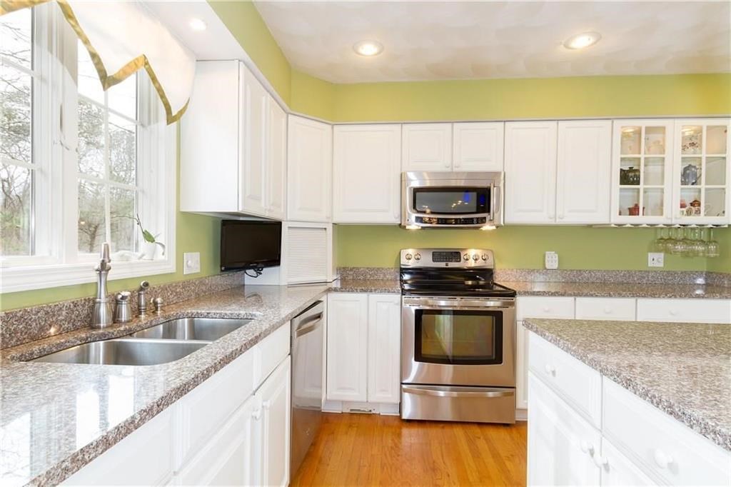17 Wicklow Road Westerly, RI 02891 - Photo 4 of 28