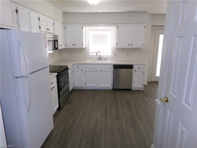 $2,195 | 2500 Newington Court, Clemmons, NC 27012