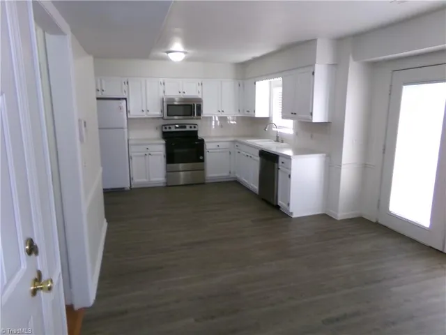 $2,195 | 2500 Newington Court, Clemmons, NC 27012