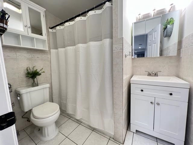 128 69th Street, Unit 1 Guttenberg, NJ 07093 - Photo 9 of 14 a bathroom with a sink toilet and shower