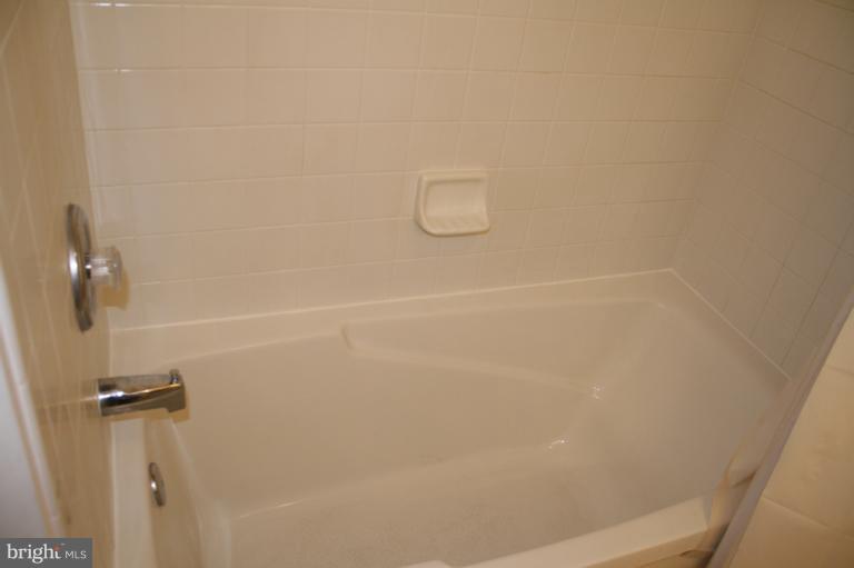 4882 Shellbark Road, Unit 4882 Owings Mills, MD 21117 - Photo 6 of 26 Bath (Master)