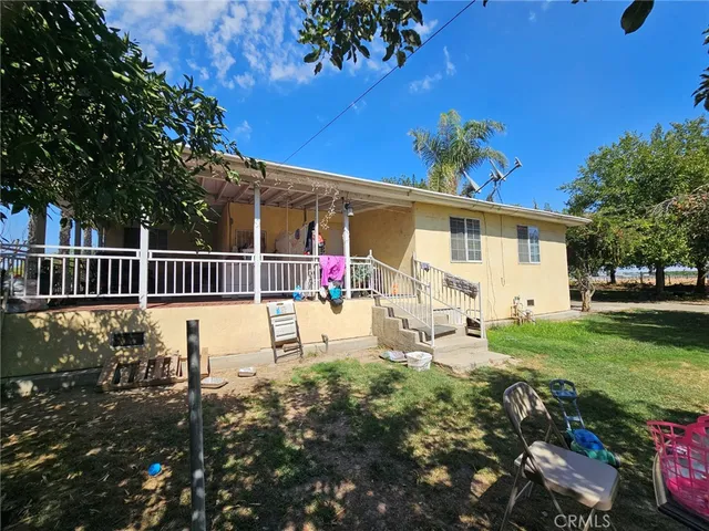 a view of a yard with plants and trees