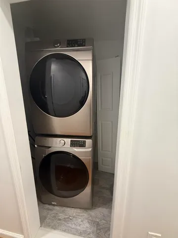a close up view of a washer and dryer