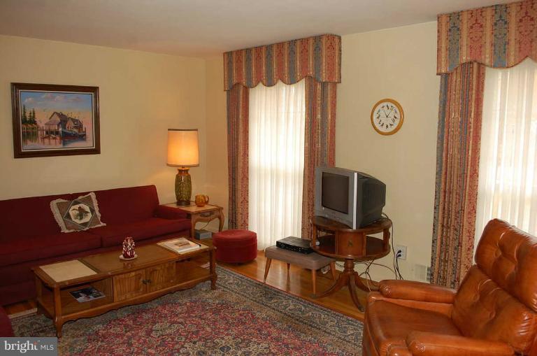 9005 Horton Road Laurel, MD 20708 - Photo 15 of 30 Living Room