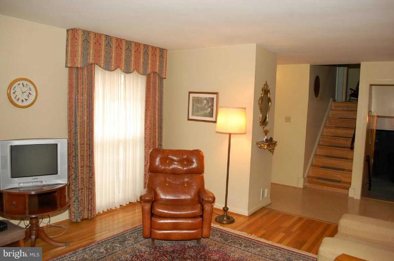 9005 Horton Road Laurel, MD 20708 - Photo 20 of 30 Living Room